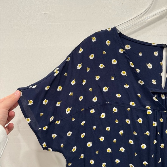 Madewell Rhyme Top in Daisy Dots Swingy V-Neck Relaxed Fit Small - Picture 5 of 9